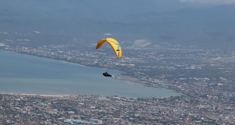 Paralayang Teluk Palu